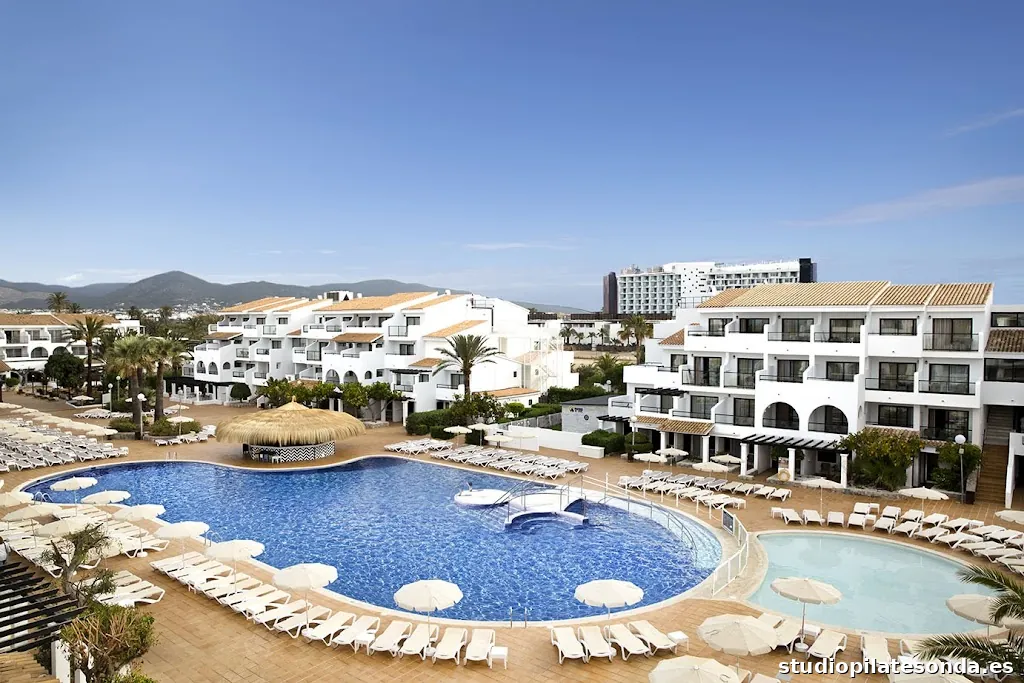 FERGUS Style Bahamas